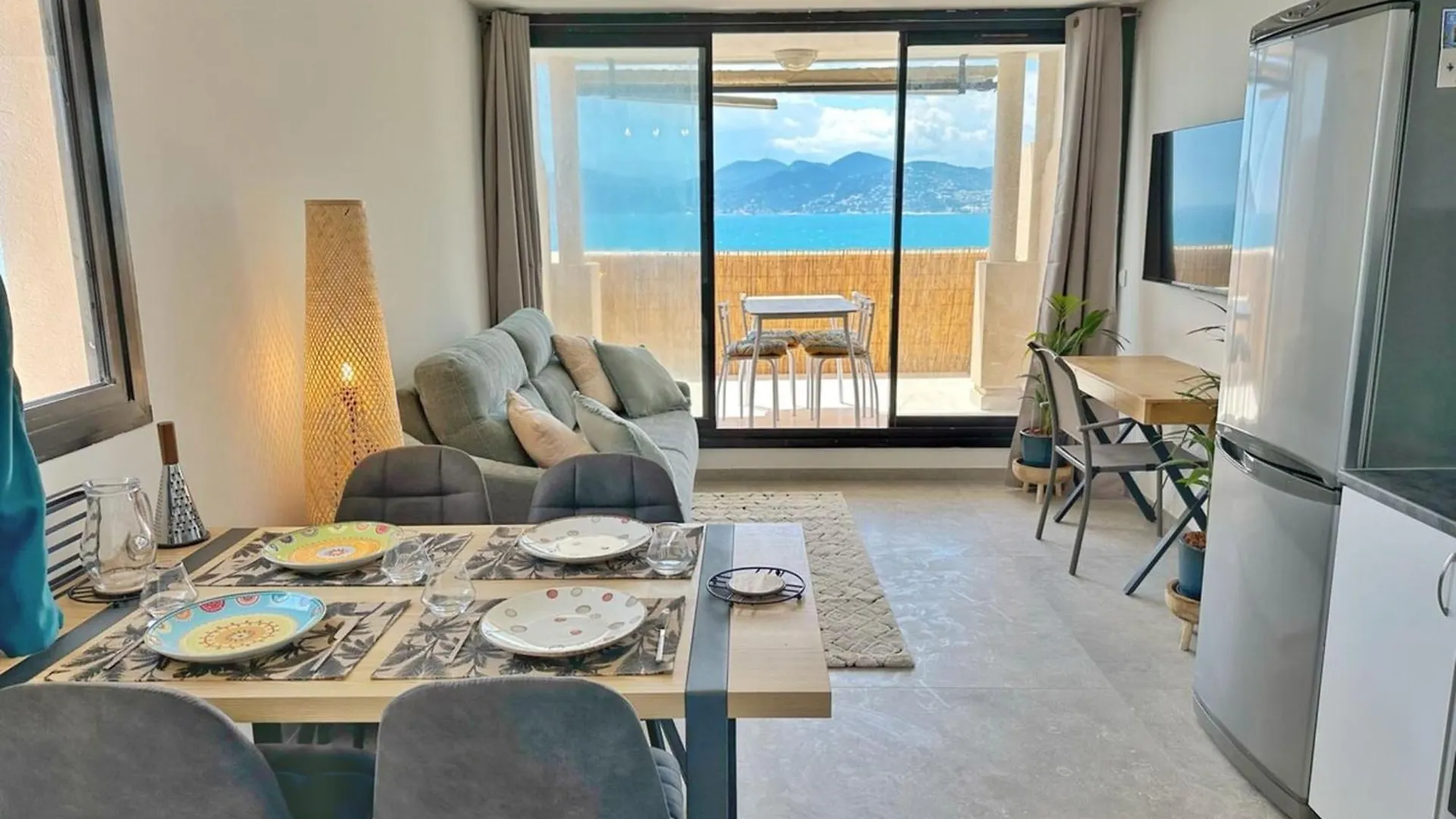 Appartement Le Seaview-Quiet-Swimming Pool-Car Park-Seafront à Cannes