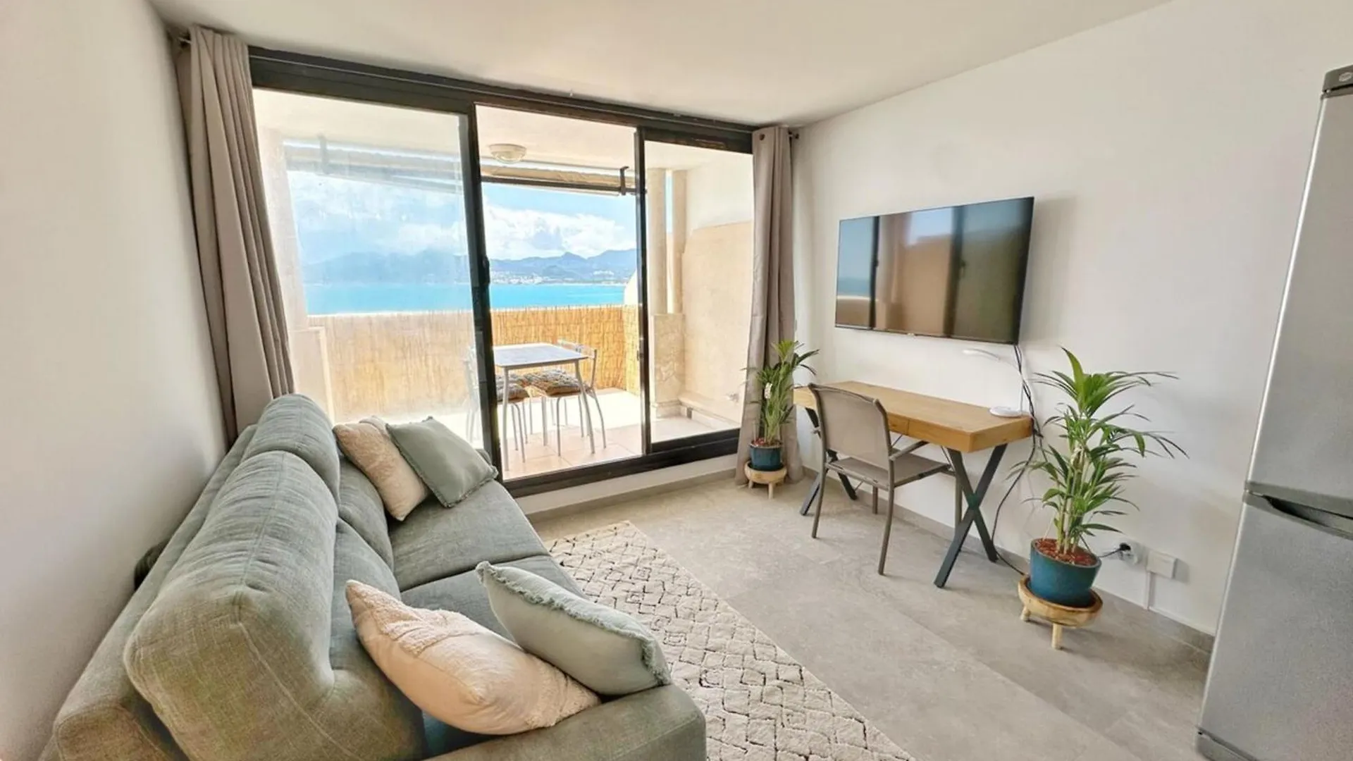 Appartement Le Seaview-Quiet-Swimming Pool-Car Park-Seafront à Cannes
