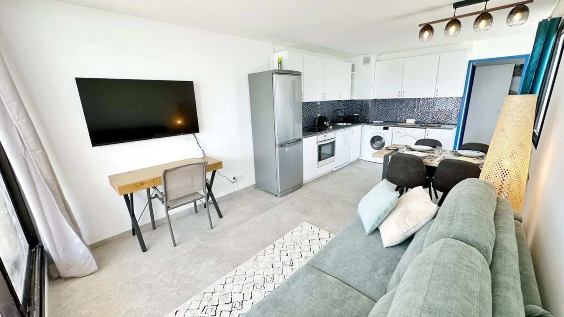 Appartement Le Seaview-Quiet-Swimming Pool-Car Park-Seafront à Cannes France